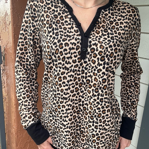 Betsey Johnson Cheetah Print Long Sleeve Shirt - Picture 2 of 3